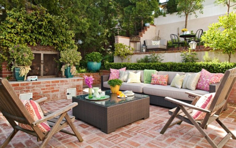 How to Create a Beautiful Backyard Oasis with Lighting